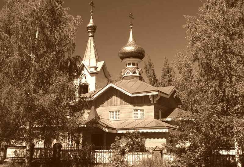 Деревянный храм Успения Божией Матери в заречной части Ижевска, построенный в 1915 году